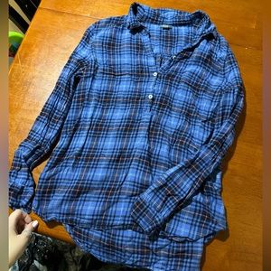 Arie size Small. Polo shirt